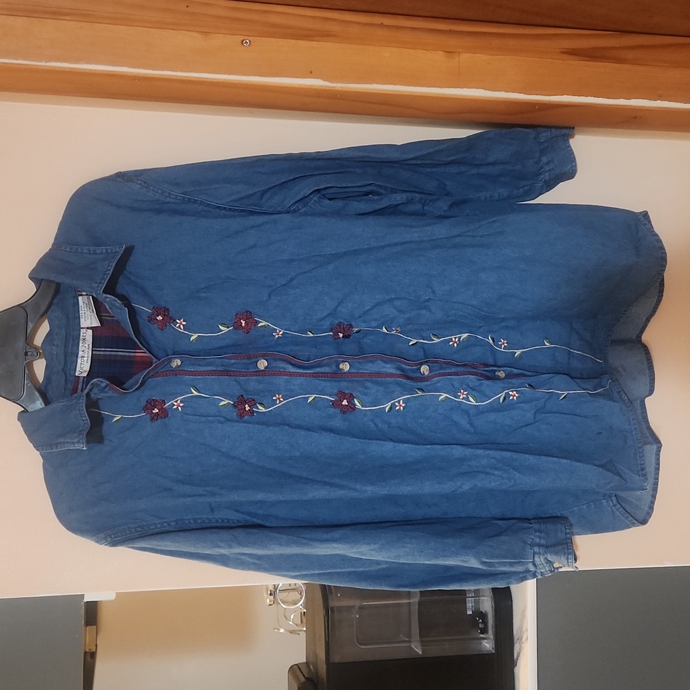 Victoria Jones Woman Cottagecore Embroidered Denim Shirt size 18 Floral Blue